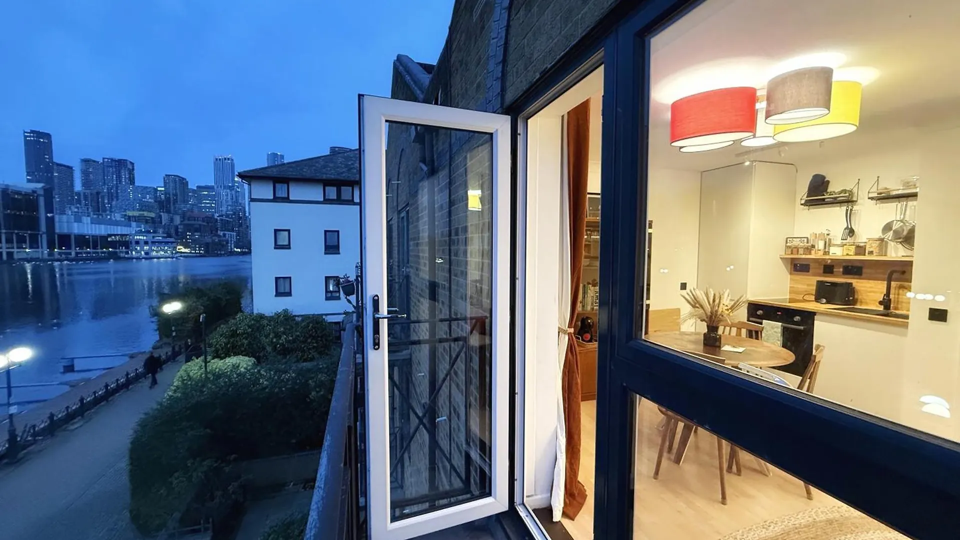 Homestay Canary Wharf Waterside Flat London