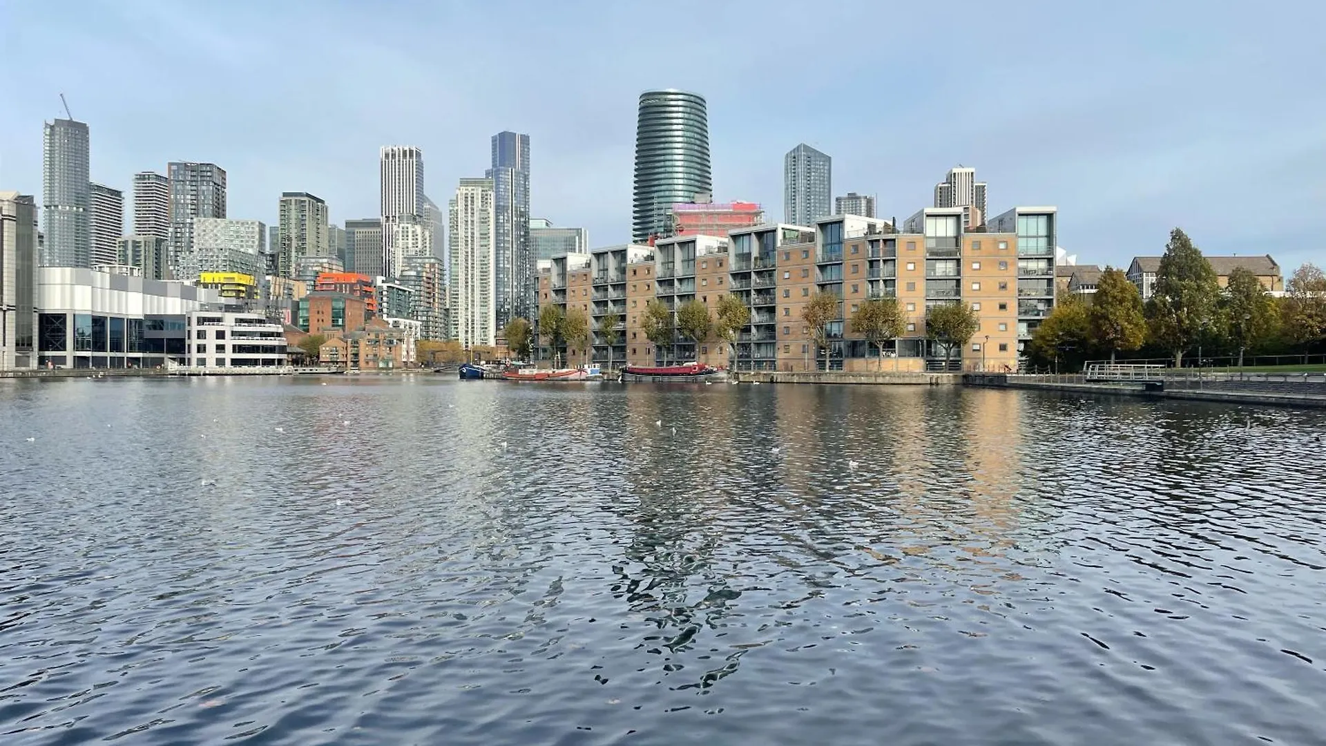Canary Wharf Waterside Flat London
