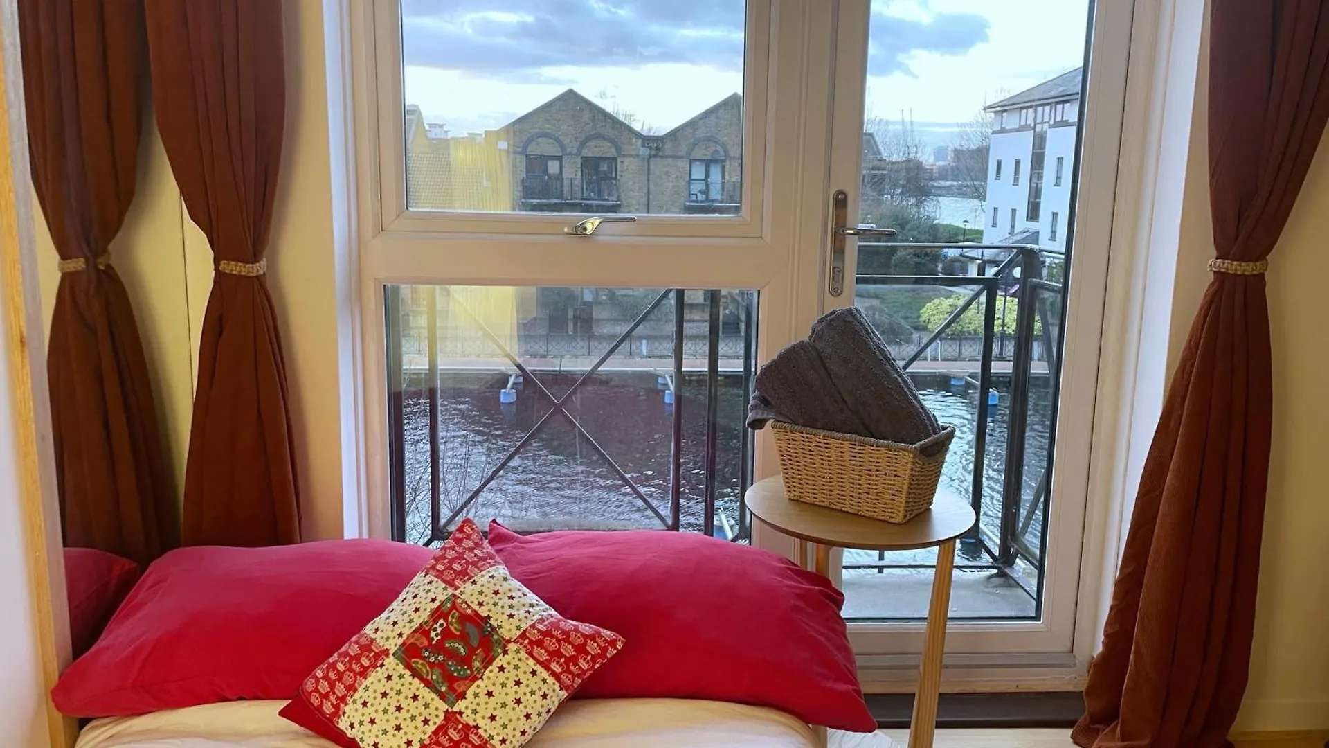 Homestay Canary Wharf Waterside Flat London United Kingdom
